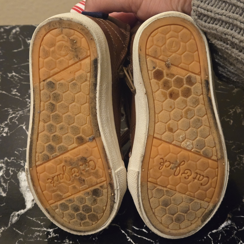 🍒🍒 Cat & Jack Brown Kids High-Top Sneakers - Picture 9 of 9